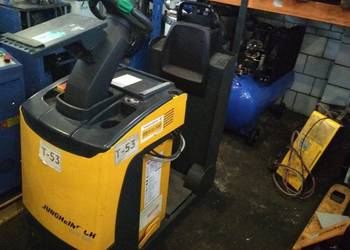 Wózek ciągnik akumulatorowy Jungheinrich EZS 130