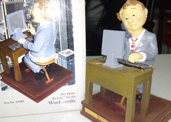 Figurka -przycisk Pracocholik.