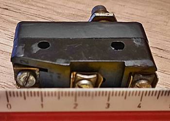 Wyłącznik mikrowyłącznik przycisk zwierający- rozwierający-zwarty 380V 16A