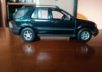 Model samochodu Mercedes-Benz. Scala 1:24.