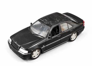 Mercedes C36 AMG W202 Black 1:18 UT Models – Klasyk Die-Cast unikat