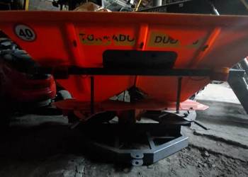 Rozsiewacz Dexwal plastikowy 600l szerokość 12m