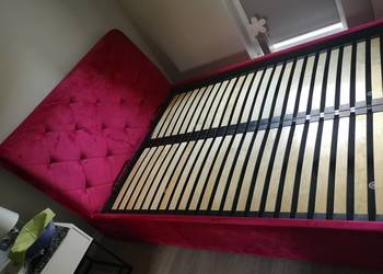 Solidne i masywne łóżko z materacem materasso dwustronnym