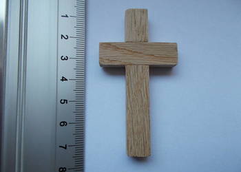 Drewniany mały dębowy krzyż na ścianę 6,5x3,5 cm