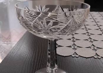 Unikatowy kieliszek kryształowy typu coupe