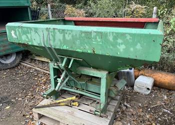 Sprzedam rozsiewacz nawozu 800/900L