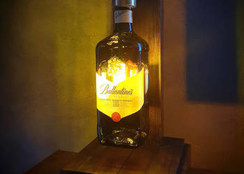 Lampa Ballantines - super prezent