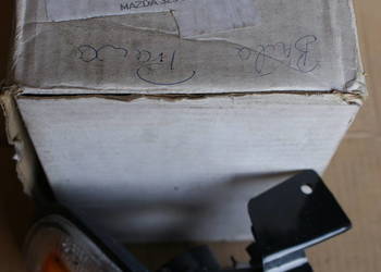 LAMPA PRZÓD POZYCJIA PRAWA BIAŁA MAZDA 323 87-