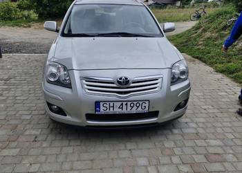 Samochód TOYOTA AVENSIS