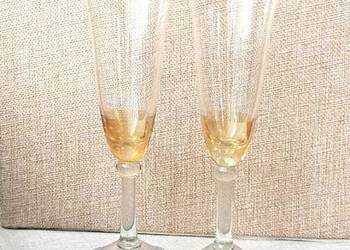 Dwa zabytkowe kieliszki z XX wieku do szampana