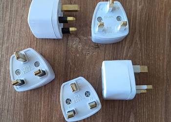 5 szt nowych przejsćiówek EU/UK 13A 220 V
