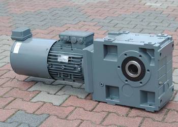 Motoreduktor kątowy 9.2kw. 50obr./min.. Firmy LENZE
