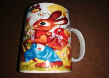 Kubek ceramiczny z zajaczkiem na Wielkanoc.