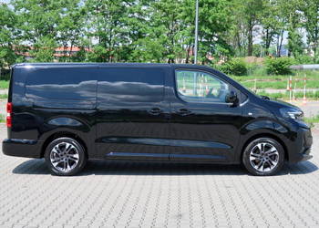 Do wynajecia bus 9 osobowy Opel Zafira life oraz Renault Trafic.