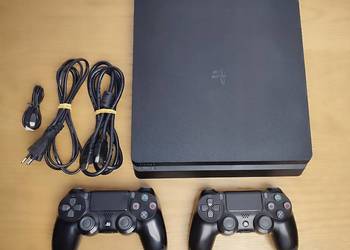 PlayStation 4 Slim 500 GB + 2 pady + komplet okablowania – gotowe do gry!