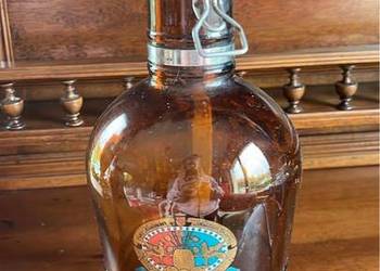 Butla  Krug.  Brązowe szkło. Butelka do piwa.