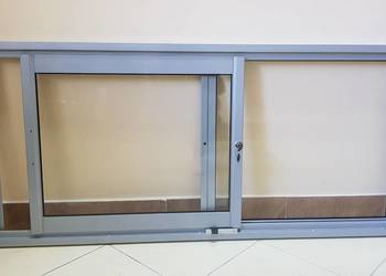 okno podawcze aluminiowe do kuchni baru stołówki biura