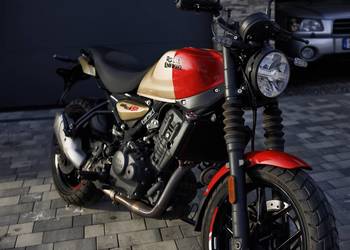 Royal Enfield Guerrilla 450 Gold Dip