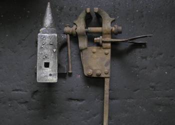 Kowadło kowalskie 48 kg i imadło kowalskie.