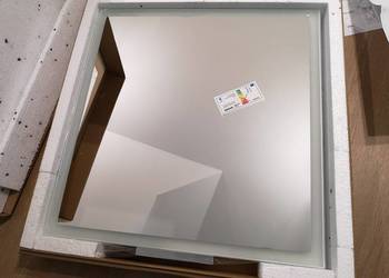 Lustro wysuwane z oświetleniem LED 60x60