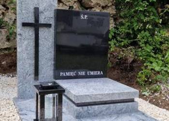 Nagrobek urnowy z granitu wiscount white,szwed nr.2056