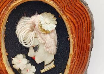 Obrazek zawieszka rękodzieło drewno i tkanina