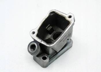 OBUDOWA TERMOSTATU KRÓCIEC WODY 2.4 D D5 VOLVO XC70 V70 2 3 S60 S80