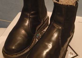 Doc martens z futerkiem 38  czarne Chelsea boots wkładane skóra kozaki