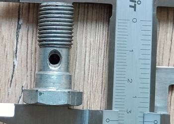 Śruba nadmiaru przelewu M12x1,25 1 otwór na klucz 17mm