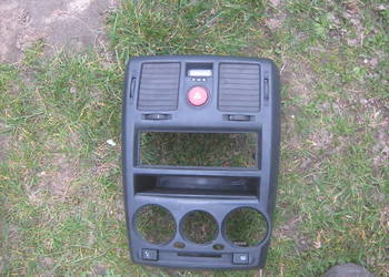 Ramka centralna kokpitu deski rozdzielczej kratki nawiewu Hyundai Getz lift