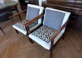 Fotele PRL ze stolikiem kawowym