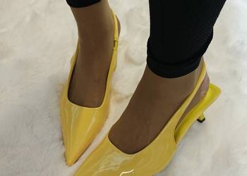 (42) Żółte, niskie czółenka wieczorowe z odkrytą piętą, NOWE