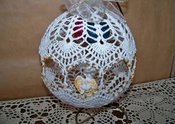 Bombka z aniołkiem - rękodzieło na szydełku