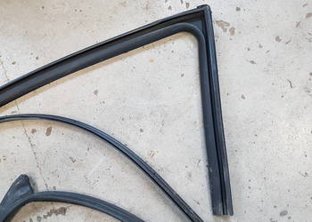 KIA CEED III HTB 2017-2024 USZCZELKA DRZWI LEWA PRZOD USZCZELKI DRZWI