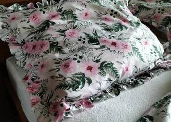 Elegancki komplet pościeli z falbankami i jaśkami