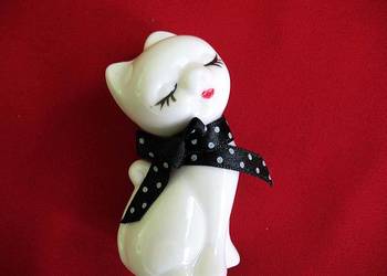 Kot - biały mały kotek - porcelana - 6 x 4 x 3 cm