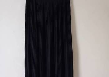 Czarna plisowana spódnica