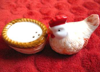 Sól i pieprz - Porcelana - Kura w gnieździe - 8 x 6,5 cm Rzadki okaz
