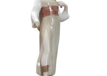Stara figurka kobiety w sukni w stylu słowiańskim porcelanowa antyk unikat
