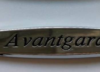 Nowy przyklejany znaczek Avantgarde metal logo