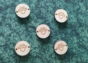 charms11 zawieszka drewno grawer 1,5 cm hand made