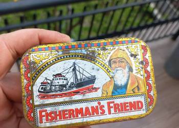 Stara puszka po pastylkach fisherman's friend.