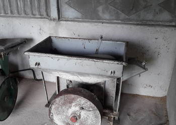 Młynek śrutownik na kamienie