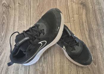 Buty NIKE Cosmic Runner 35/36 23cm sportowe czarne stan BDB