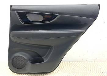 BOCZEK DRZWI PRAWY TYŁ NISSAN X-TRAIL T32 SUV TAPICERKA