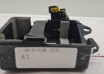 Suzuki Intruder 125 plastik podstawa akumulatora przekaźnik