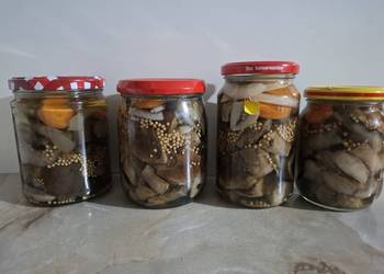 Koźlarze/kozaki, maślaki, zajączki marynowane w zalewie octowej