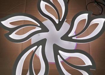 nowa lampa sufitowa LED sterowanie pilotem regulacja światła 2 wady wizualn