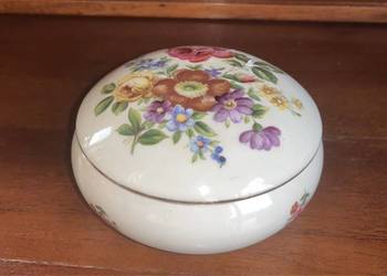 Puzderko Ilmenau. Germany.  Porcelanę ecru z bukietami kwiat