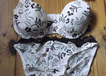 Komplet bielizny biustosz 75C majtki 36/38